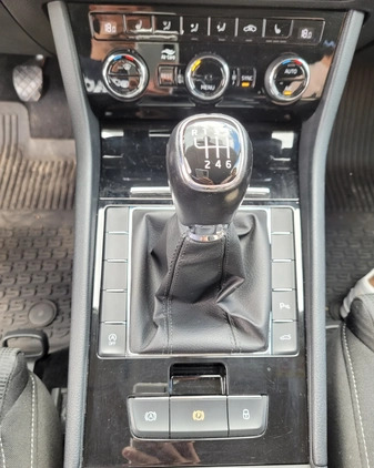 Skoda Superb cena 64900 przebieg: 211880, rok produkcji 2018 z Szczecin małe 301